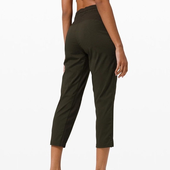 BNWT Lululemon Dance Studio Crop 25" - Picture 7 of 10